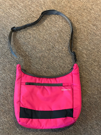 TravelLines Shoulder Day Bag